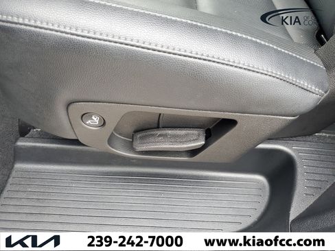 Certified 2024 Kia Telluride EX w/ EX Captain's Chair Package FWD image 14