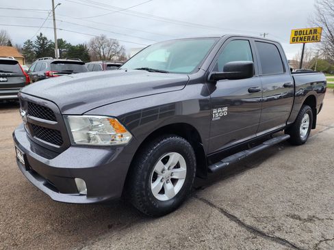 Used 2019 RAM 1500 Express AWD/4WD image 4