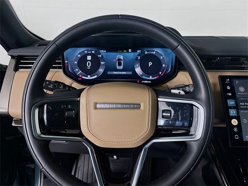 Used 2025 Land Rover Range Rover Sport SE image 12