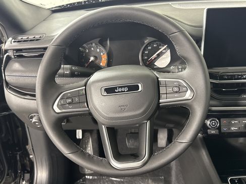 New 2026 Jeep Compass Latitude image 13