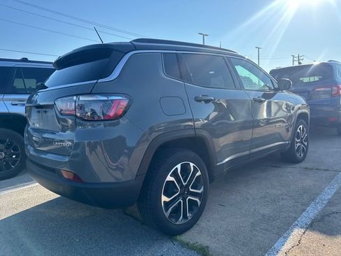 Used 2024 Jeep Compass Limited AWD/4WD image 3