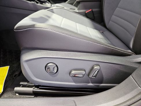 New 2027 Volkswagen Jetta SE FWD image 17