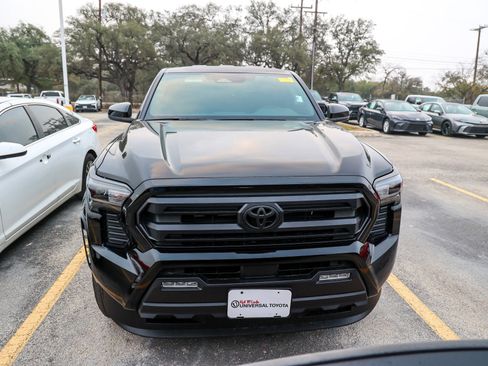 Used 2025 Toyota Tacoma SR5 image 5