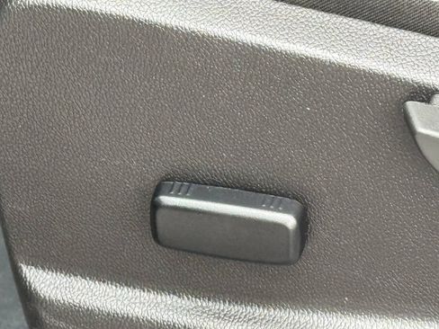 Used 2022 GMC Canyon Elevation w/ Trailering Package RWD image 9