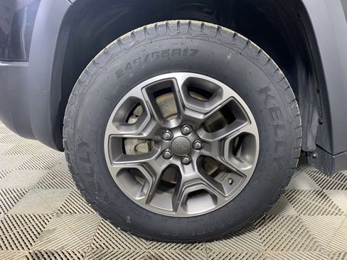 Used 2020 Jeep Cherokee Trailhawk w/ Cold Weather Group image 32