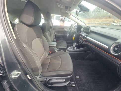 Used 2024 Kia Forte LXS w/ LXS Technology Package image 11