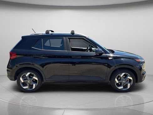 Certified 2023 Hyundai Venue SEL FWD image 4