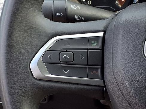 Used 2024 Jeep Compass Latitude AWD/4WD image 13