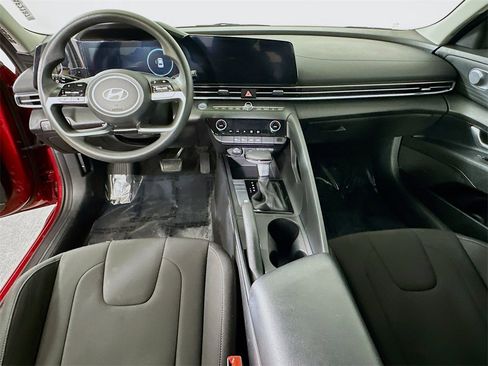 Used 2024 Hyundai Elantra SEL image 16