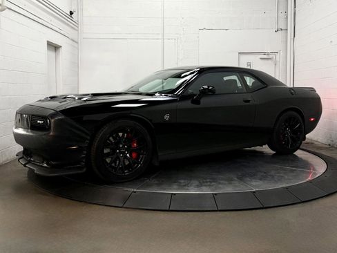 Used 2015 Dodge Challenger SRT Hellcat RWD image 4