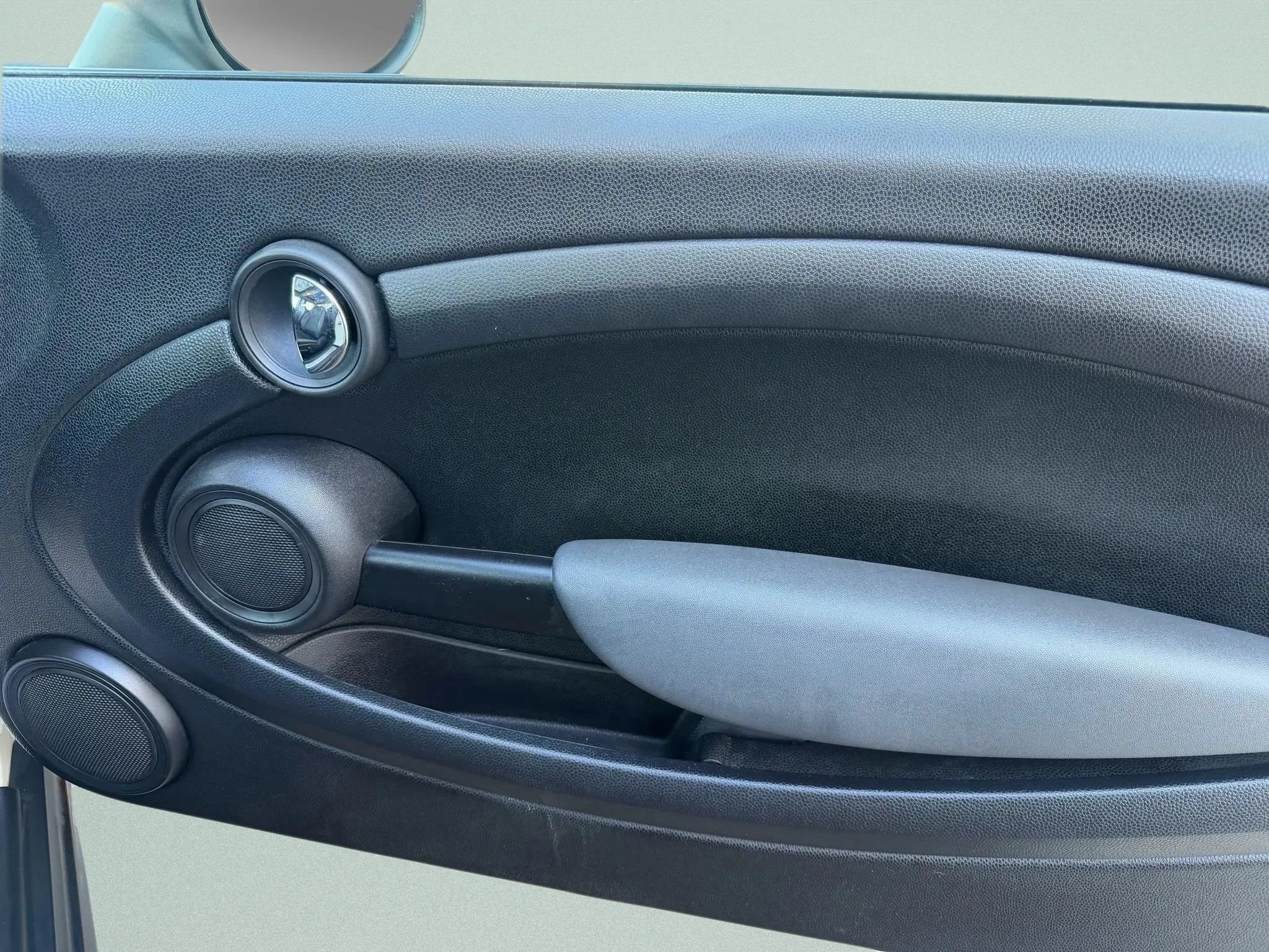 Used 2010 MINI Cooper Hardtop FWD image 8
