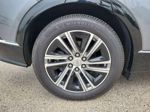Used 2023 Cadillac Lyriq AWD image 5