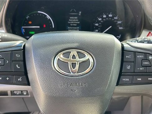 Used 2022 Toyota Sienna LE w/ LE Plus Package image 24