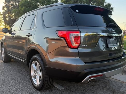Used 2016 Ford Explorer XLT w/ Equipment Group 201A AWD/4WD image 7
