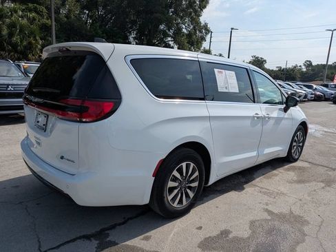 Used 2024 Chrysler Pacifica Limited FWD image 4
