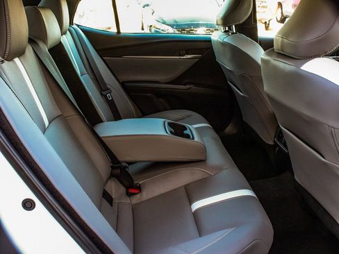 Used 2025 Toyota Camry SE image 34