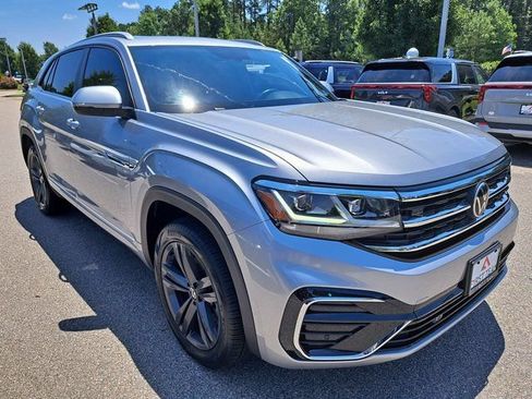 Used 2021 Volkswagen Atlas Cross Sport SE w/ Panoramic Sunroof Package FWD image 4