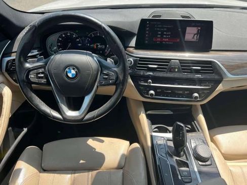 Used 2019 BMW 530i xDrive w/ Convenience Package image 11