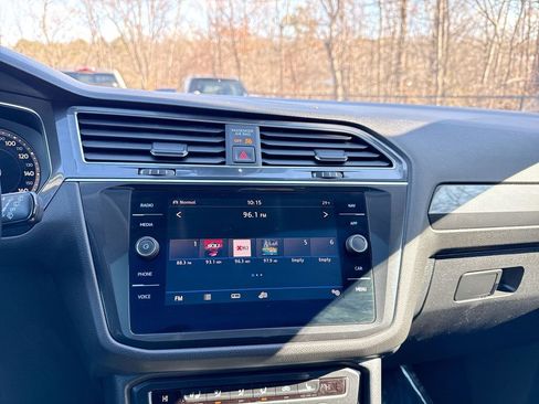 Used 2019 Volkswagen Tiguan SEL Premium image 12