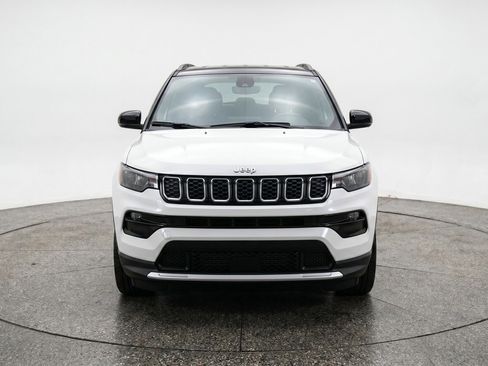Used 2025 Jeep Compass Limited AWD/4WD image 2