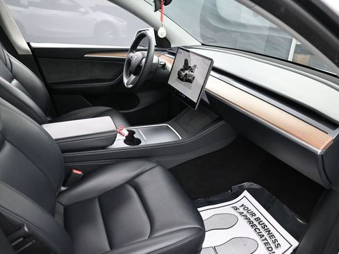 Used 2024 Tesla Model Y 2WD image 19