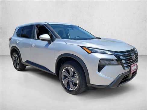 Used 2025 Nissan Rogue SV FWD image 3