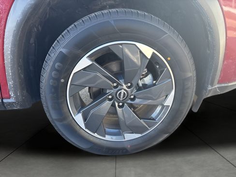 Used 2025 Nissan Rogue SV image 37