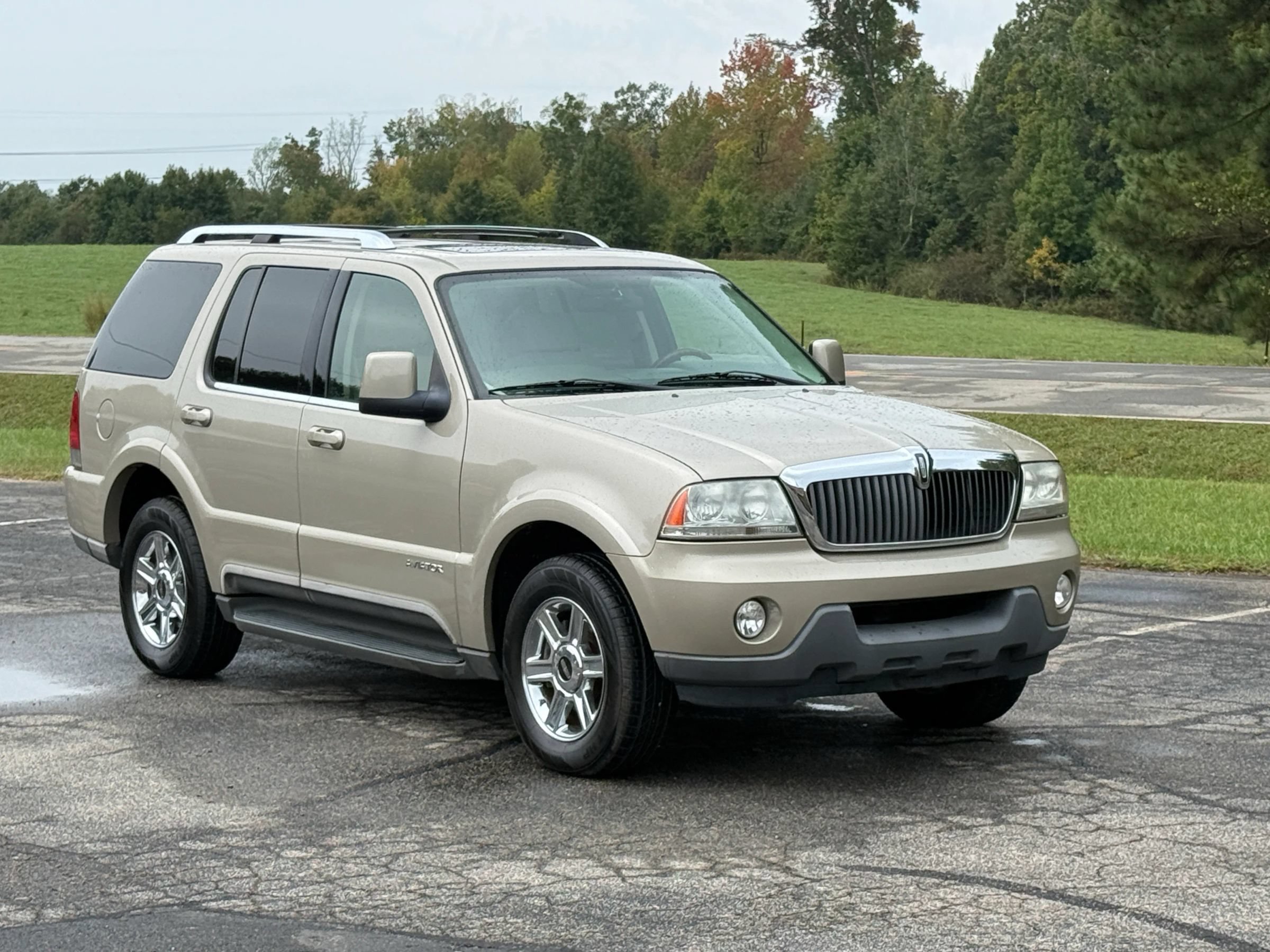 Used 2004 Lincoln Aviator AWD image 1