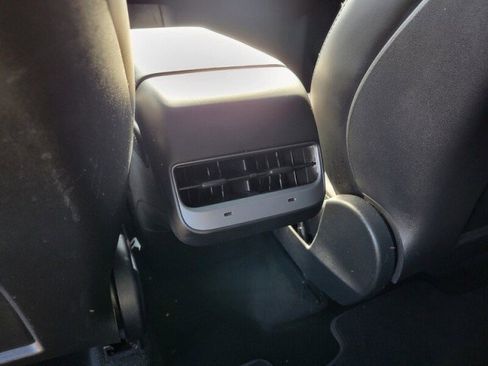 Used 2022 Tesla Model Y Performance image 25