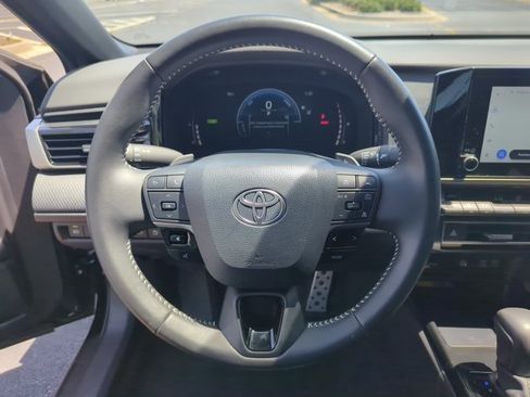 Used 2025 Toyota Camry SE FWD image 14