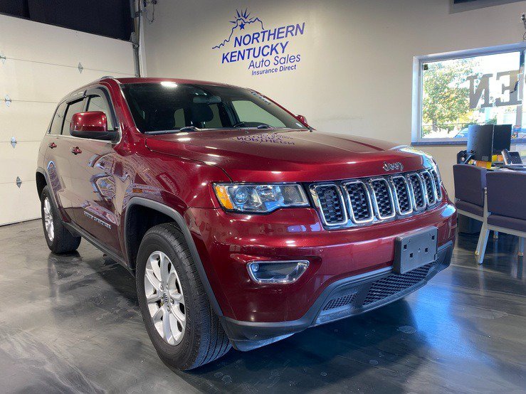 Used 2021 Jeep Grand Cherokee Laredo AWD/4WD image 1