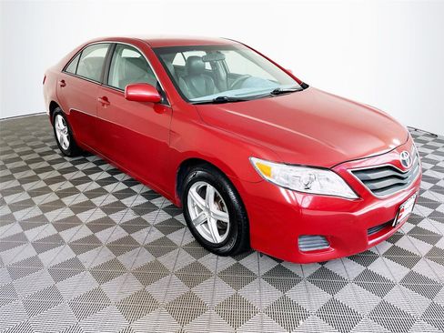 Used 2011 Toyota Camry LE FWD image 1