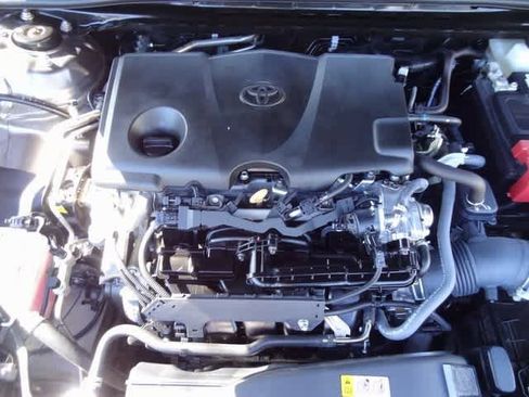 Used 2024 Toyota Camry SE image 39