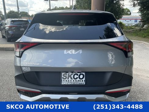 Used 2024 Kia Sportage EX FWD image 4