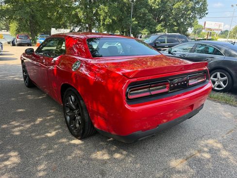Used 2019 Dodge Challenger R/T RWD image 8