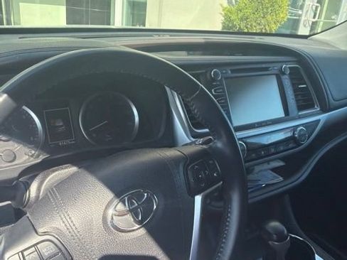 Used 2017 Toyota Highlander Plus w/ Protection Package #3 AWD/4WD image 7