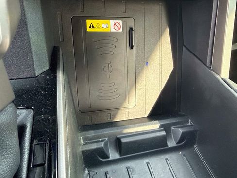 Used 2025 Toyota Tundra Limited image 24