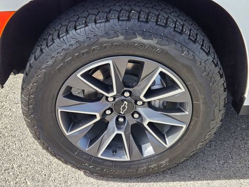 Used 2023 Chevrolet Tahoe Z71 w/ Luxury Package image 9