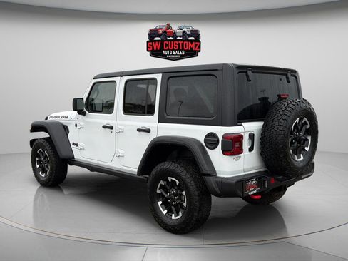 Used 2025 Jeep Wrangler Unlimited Rubicon AWD/4WD image 5