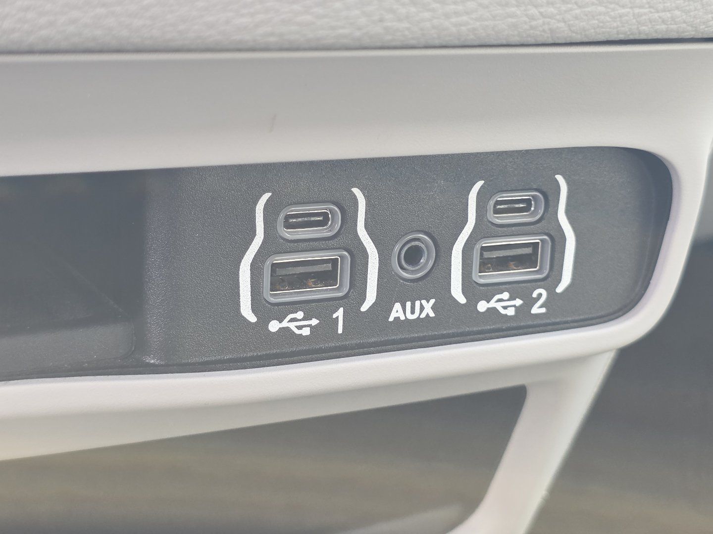 Used 2021 Chrysler Pacifica Touring-L FWD image 7