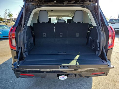 New 2025 Ford Expedition Active RWD image 9