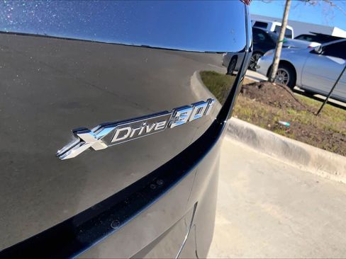 Certified 2025 BMW X4 xDrive30i w/ Premium Package image 9