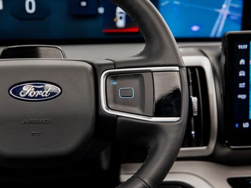 Used 2025 Ford Expedition Active AWD/4WD image 43