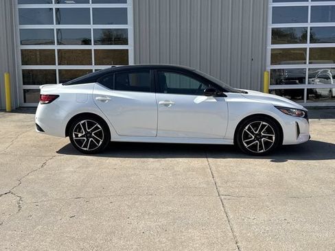 Used 2025 Nissan Sentra SR FWD image 2