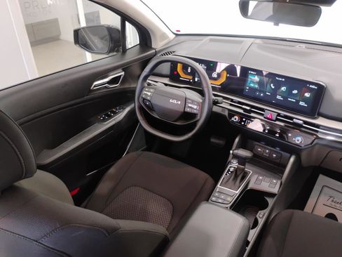Used 2026 Kia Sportage LX w/ LX Convenience Package FWD image 11