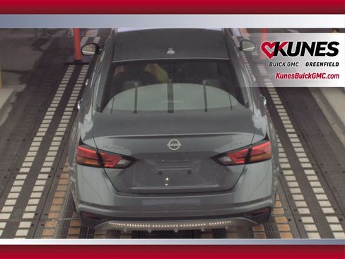 Used 2024 Nissan Altima 2.5 SV FWD image 9
