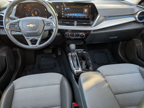 Used 2025 Chevrolet Trax LT w/ LT Convenience Package image 23