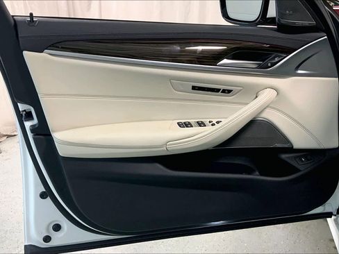 Used 2022 BMW 540i xDrive w/ Executive Package image 21