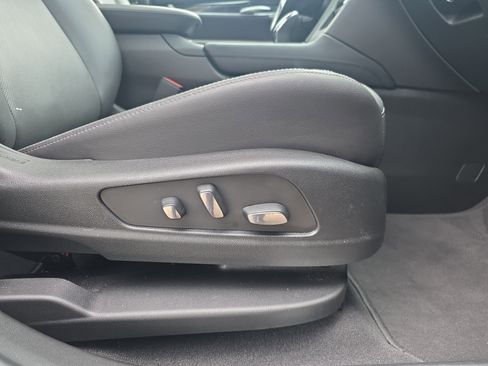 Used 2025 Cadillac XT5 Premium Luxury image 36