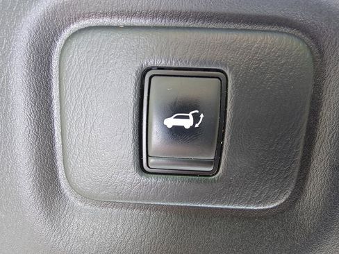 Used 2020 Nissan Pathfinder SL AWD/4WD image 23